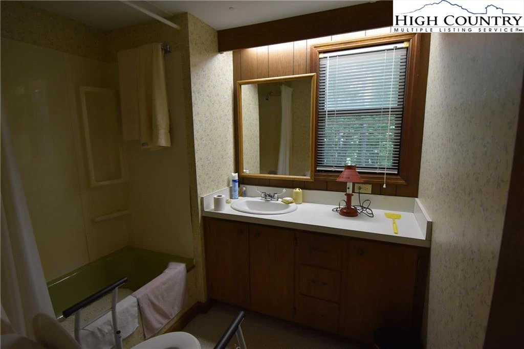 Image number 6 for the current listing