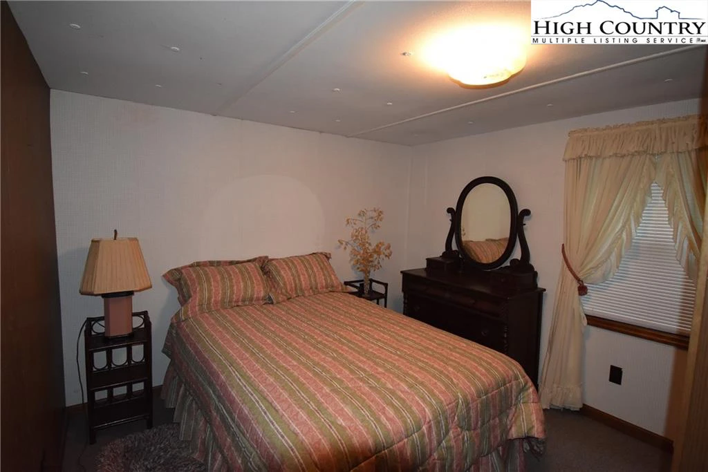 Image number 7 for the current listing