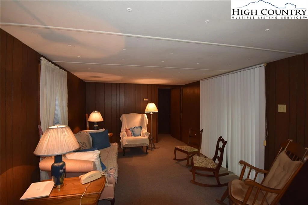 Image number 9 for the current listing