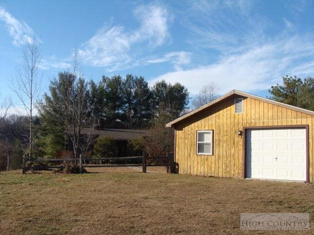 Image number 17 for the current listing