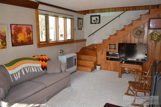 Image number 2 for the current listing