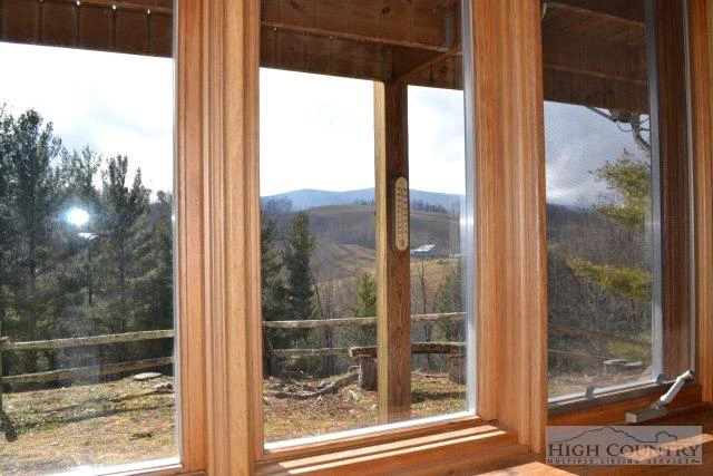 Image number 16 for the current listing