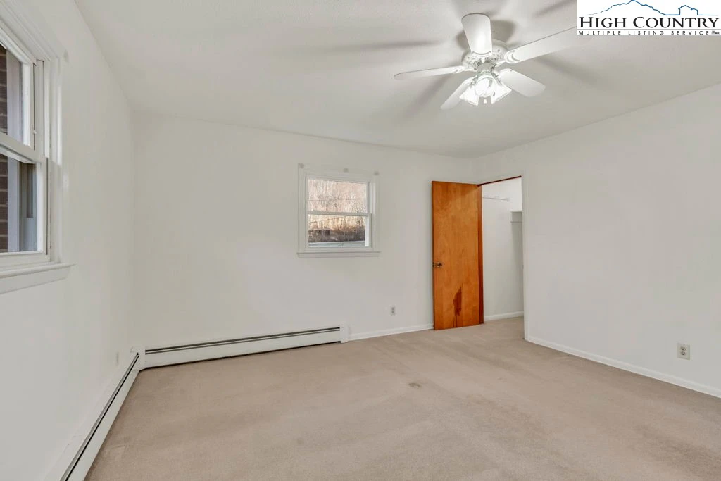 Image number 19 for the current listing