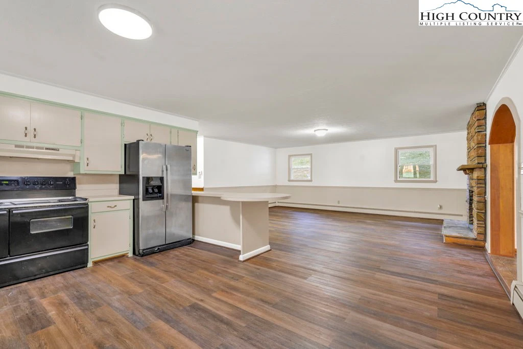 Image number 3 for the current listing