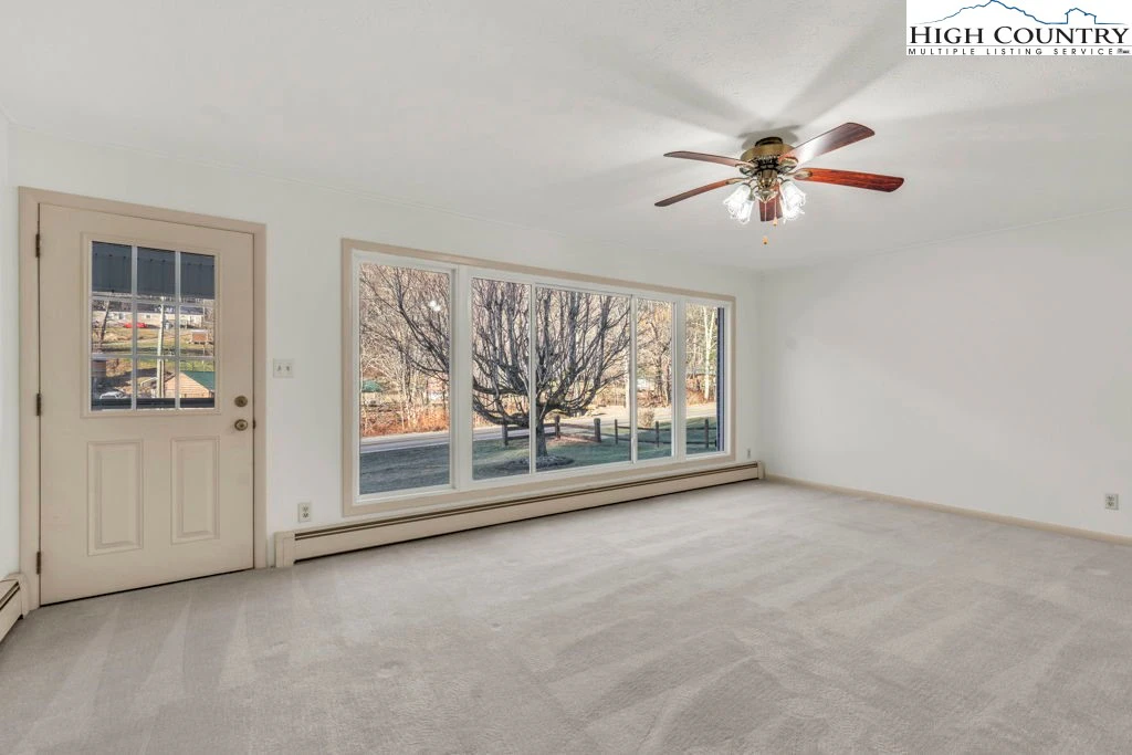 Image number 9 for the current listing