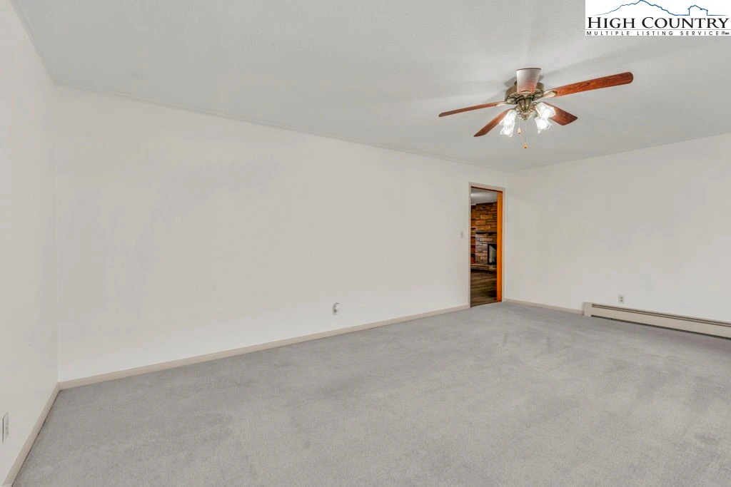 Image number 11 for the current listing
