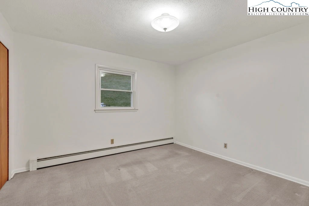Image number 12 for the current listing