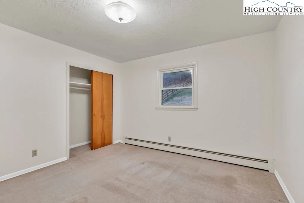 Image number 14 for the current listing