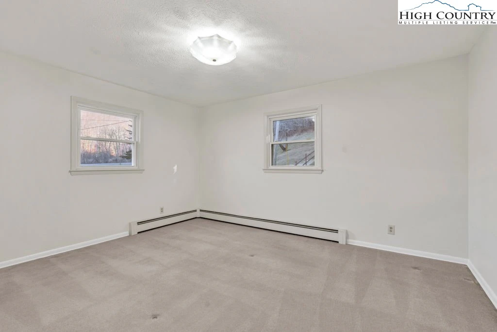 Image number 15 for the current listing