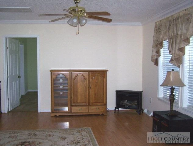 Image number 6 for the current listing