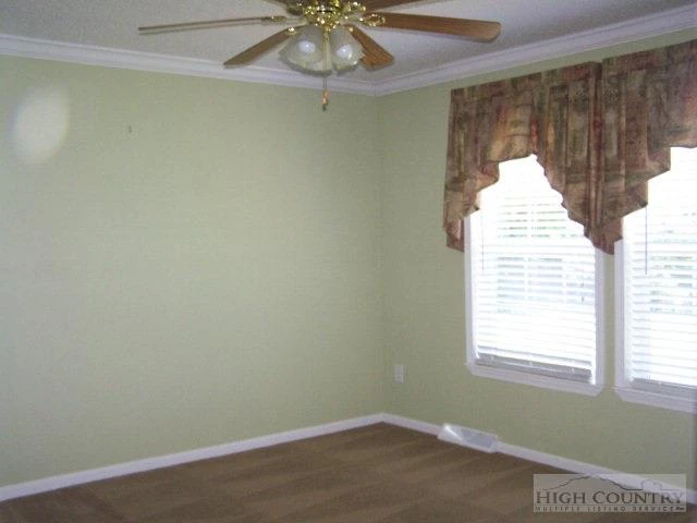 Image number 9 for the current listing