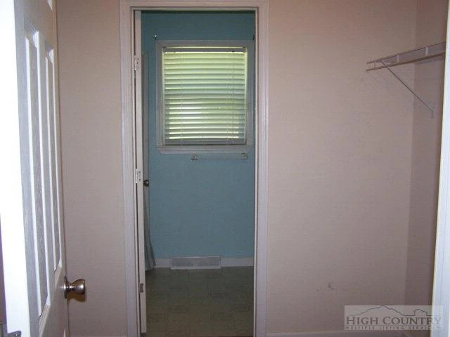 Image number 10 for the current listing