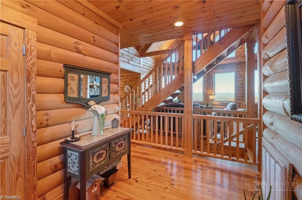 Image number 7 for the current listing