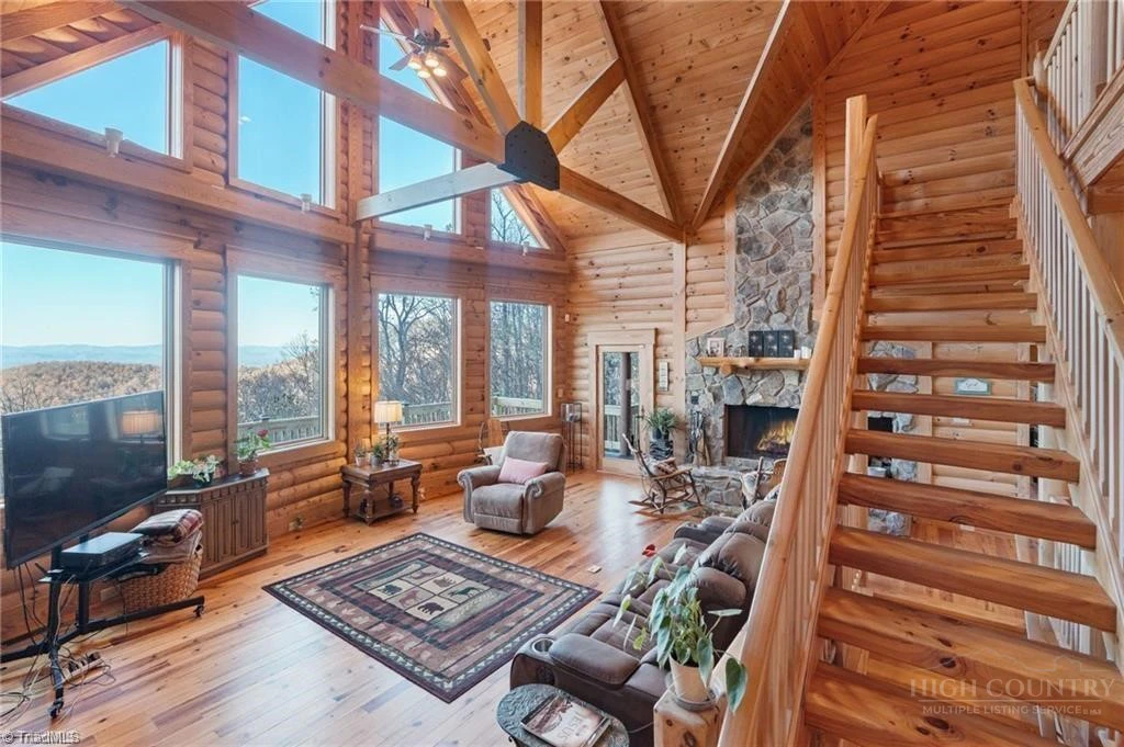 Image number 10 for the current listing