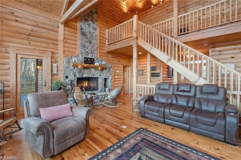 Image number 11 for the current listing