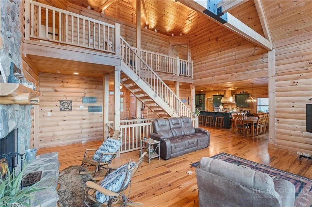 Image number 13 for the current listing