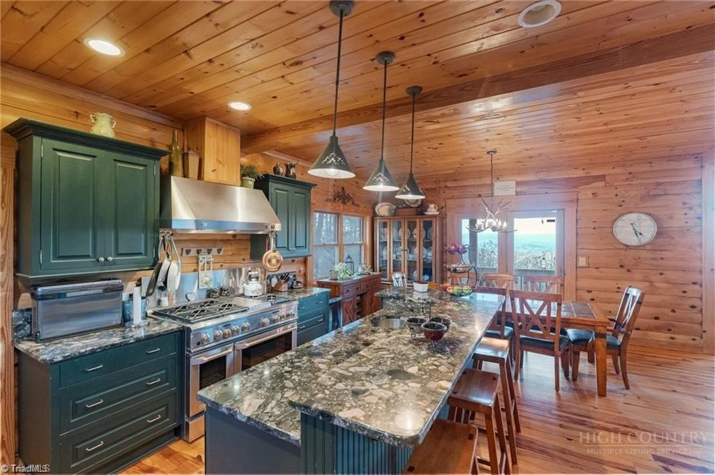 Image number 18 for the current listing