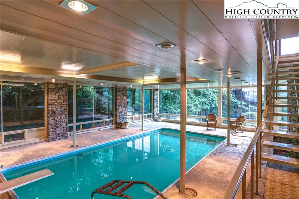 Image number 9 for the current listing