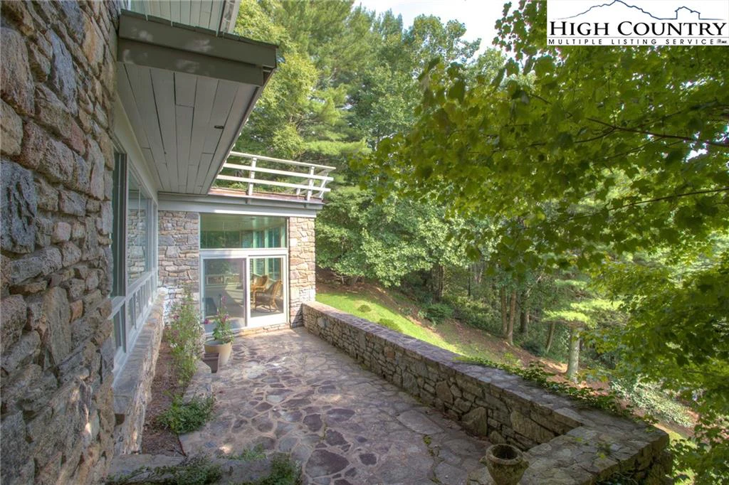 Image number 14 for the current listing