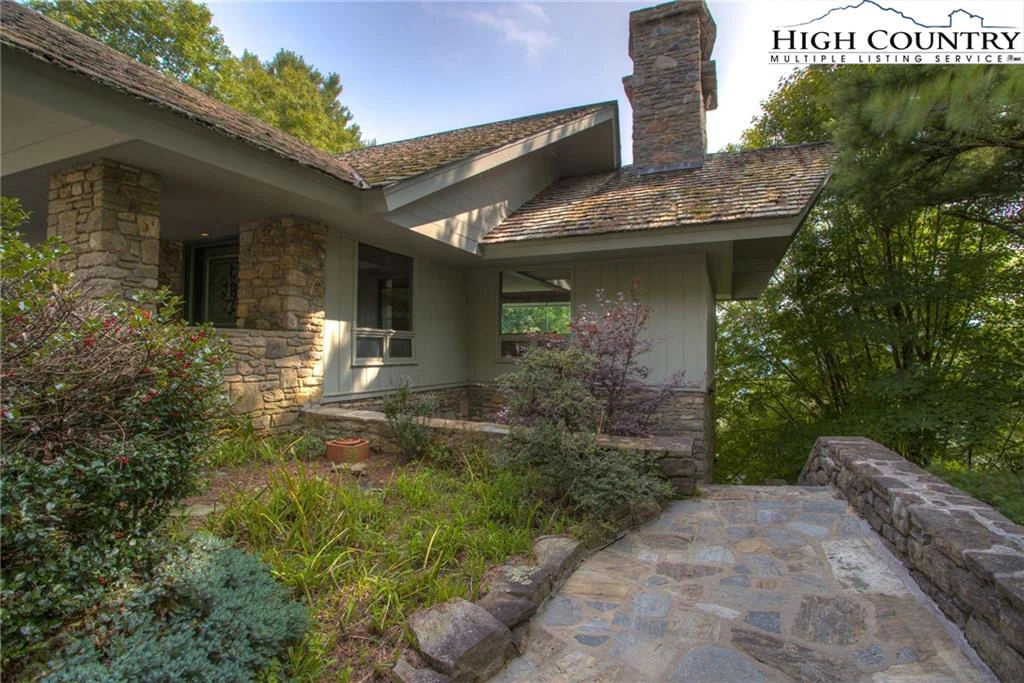 Image number 19 for the current listing