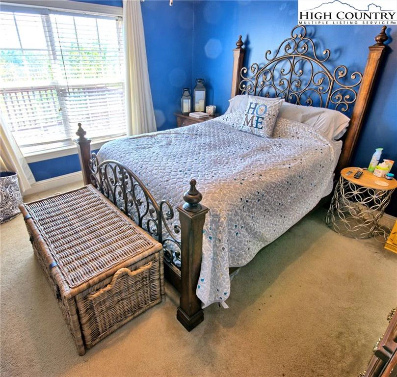 Image number 10 for the current listing