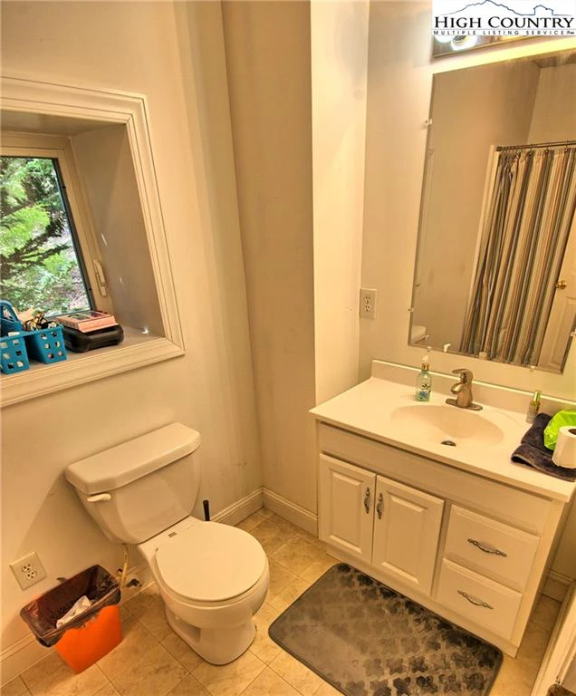 Image number 3 for the current listing