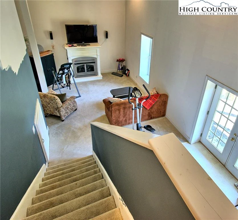 Image number 9 for the current listing