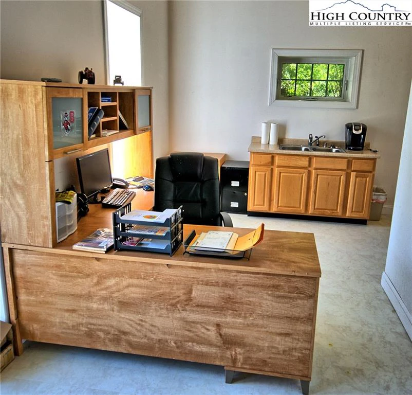 Image number 11 for the current listing