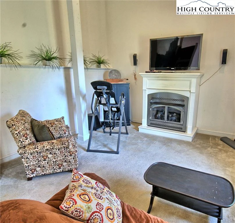 Image number 13 for the current listing