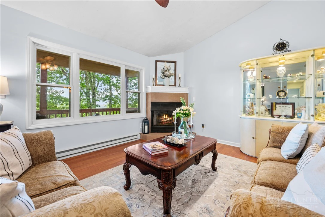 Image number 5 for the current listing