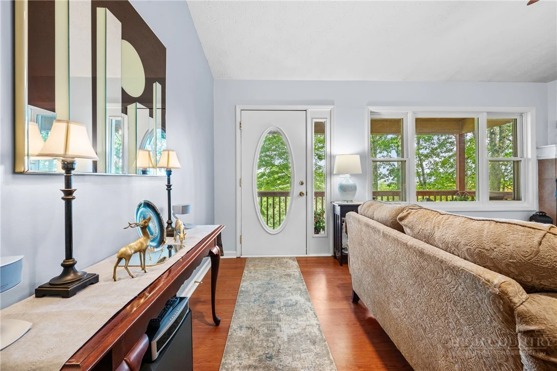 Image number 6 for the current listing