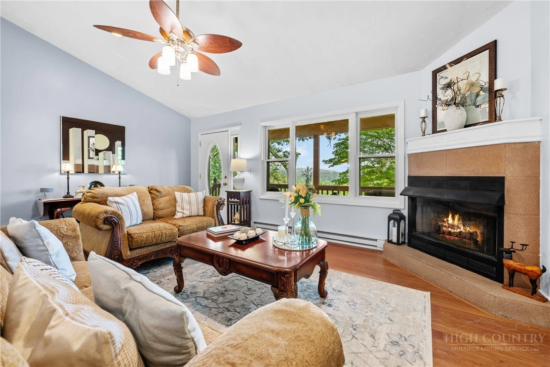 Image number 7 for the current listing