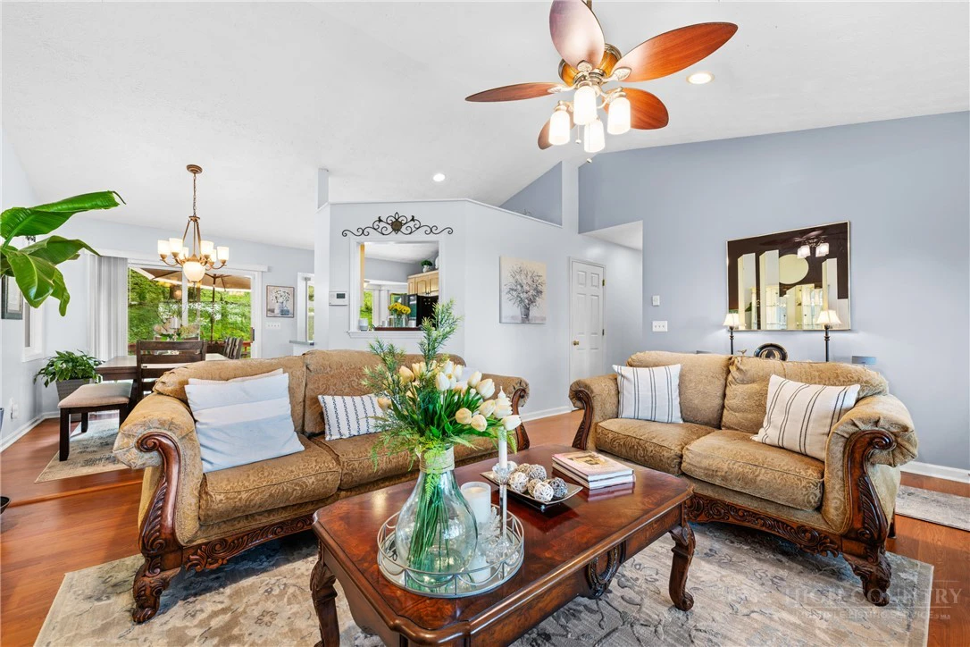 Image number 8 for the current listing