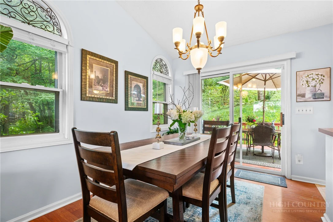 Image number 9 for the current listing