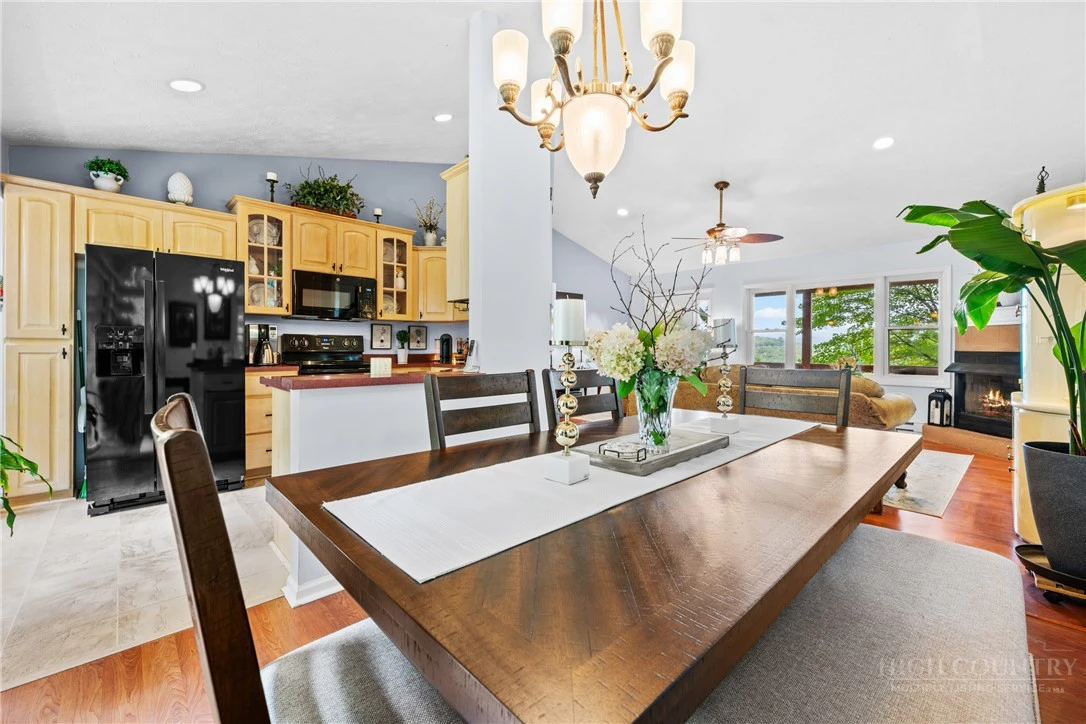 Image number 10 for the current listing