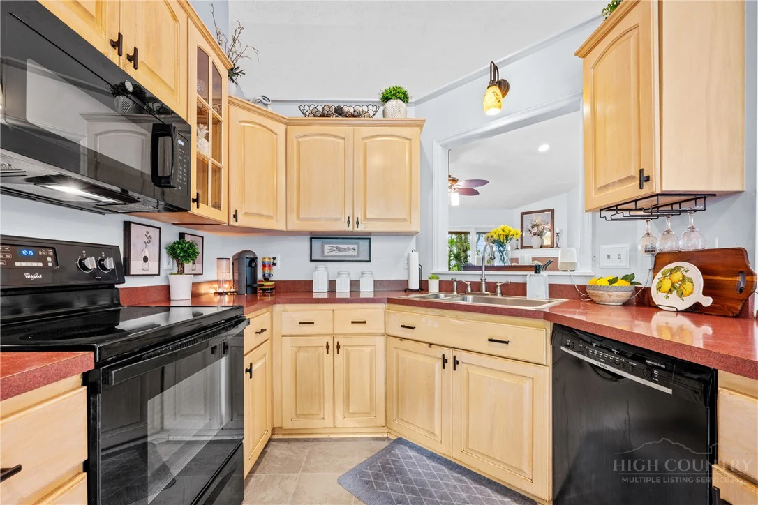 Image number 12 for the current listing