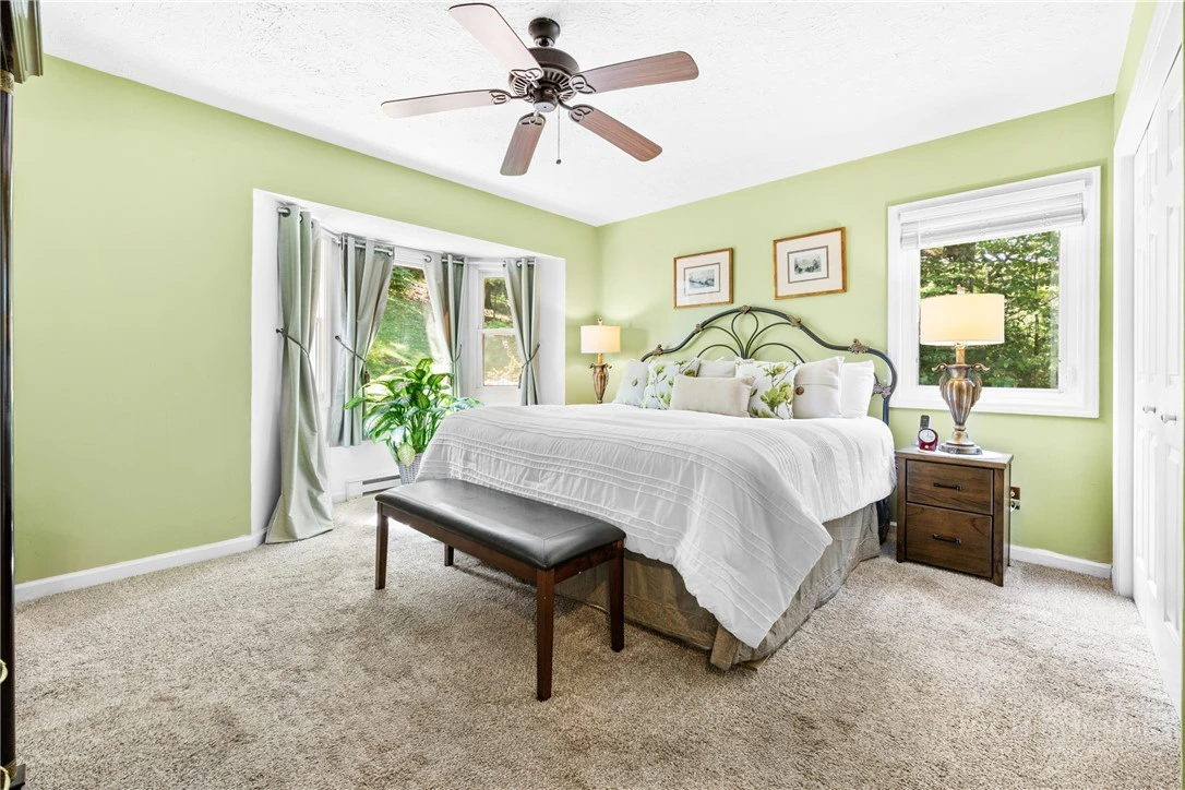 Image number 13 for the current listing