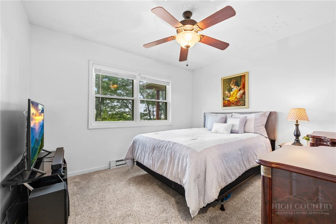 Image number 18 for the current listing