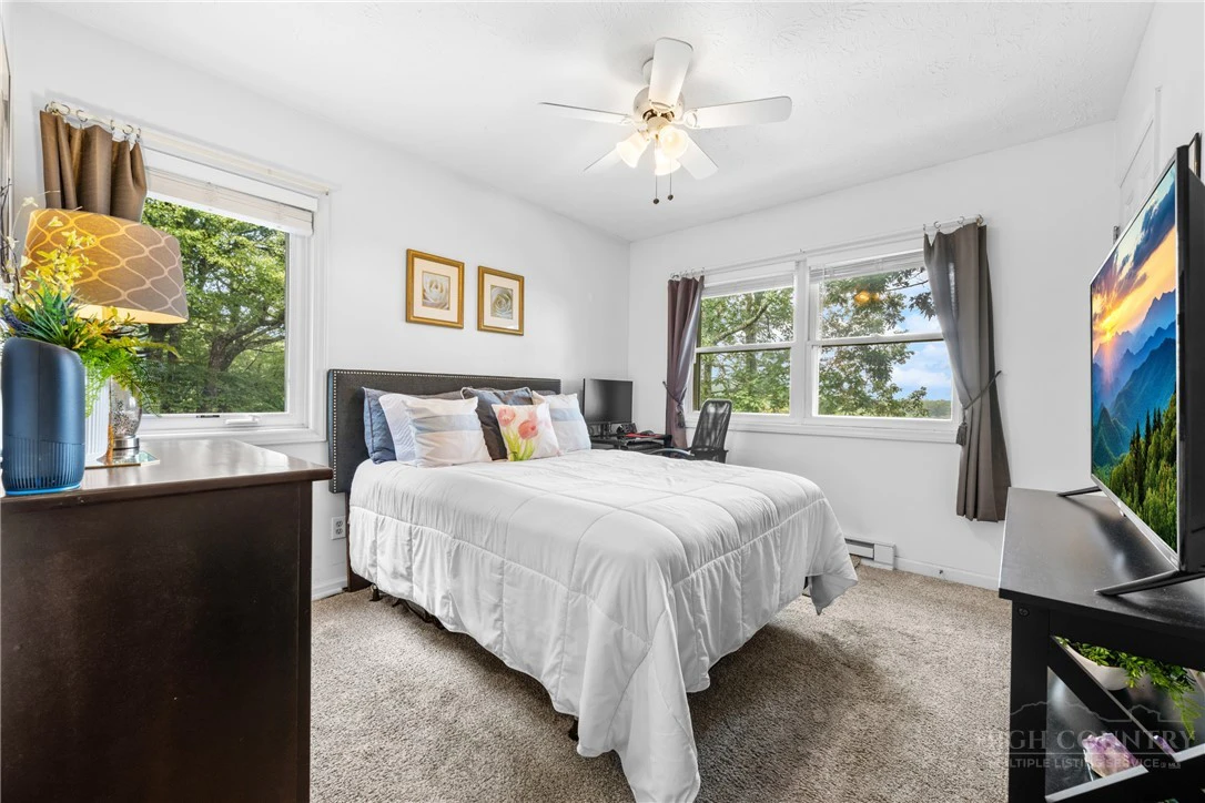Image number 20 for the current listing