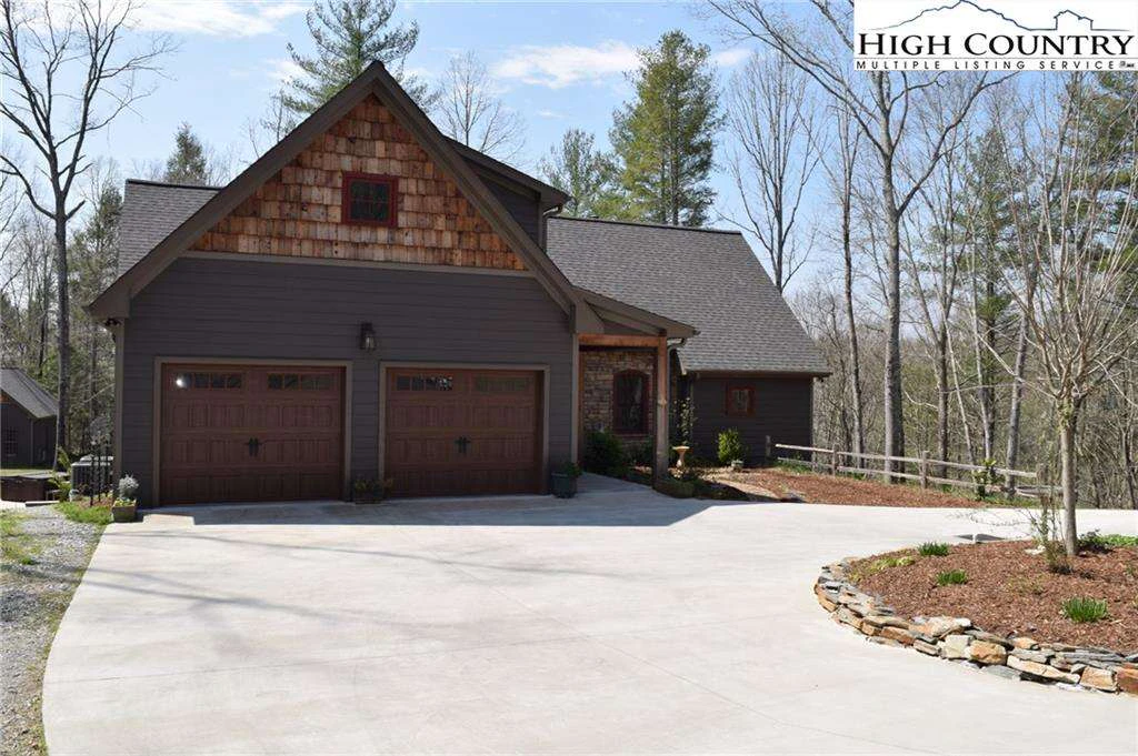 Image number 15 for the current listing