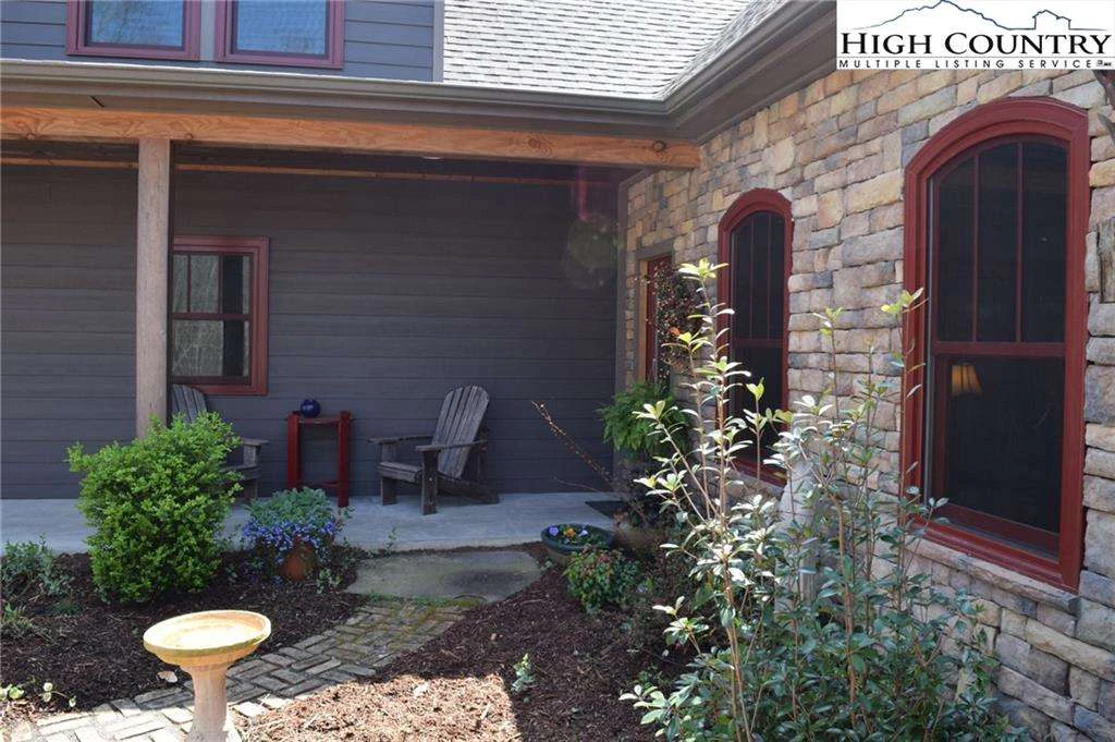 Image number 16 for the current listing