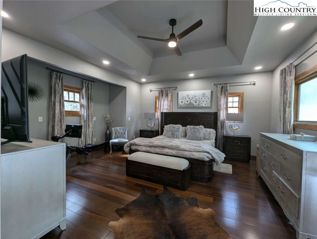 Image number 11 for the current listing