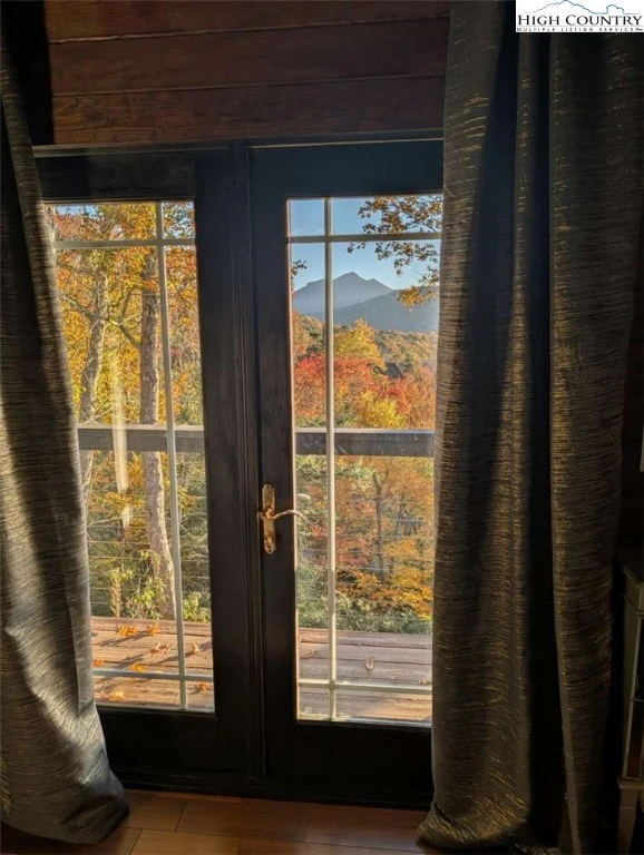 Image number 9 for the current listing