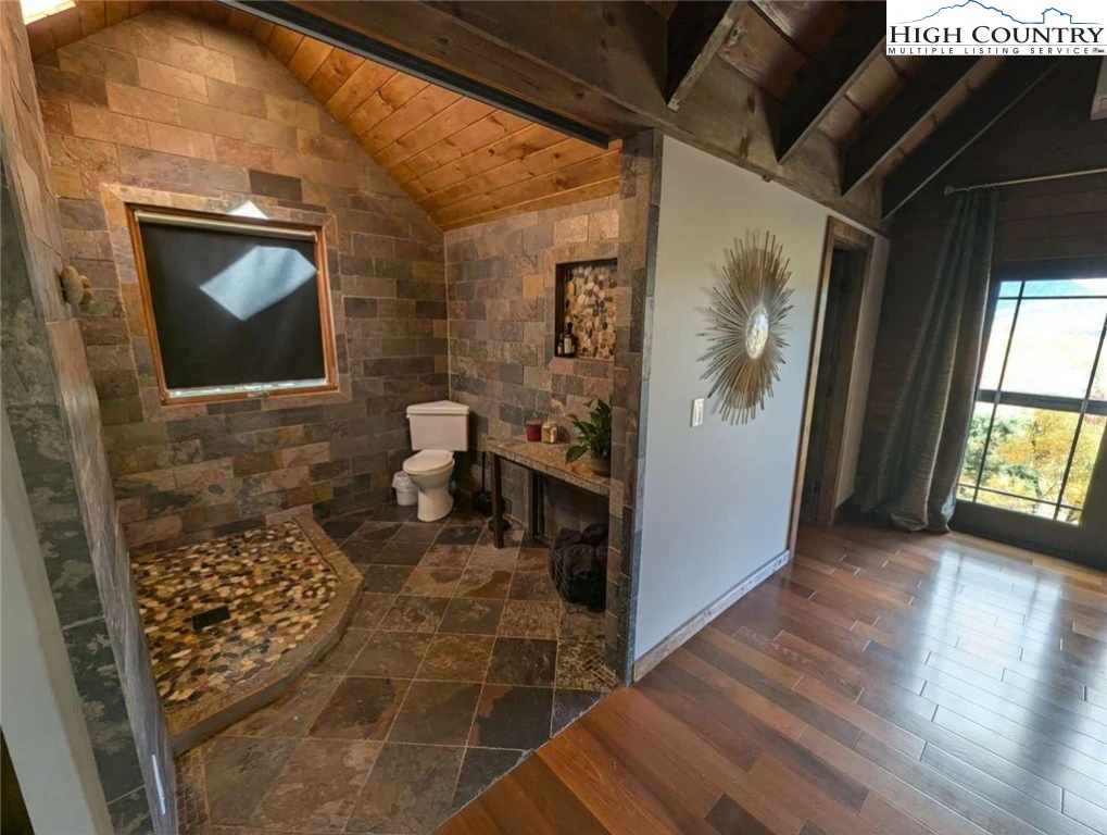 Image number 5 for the current listing