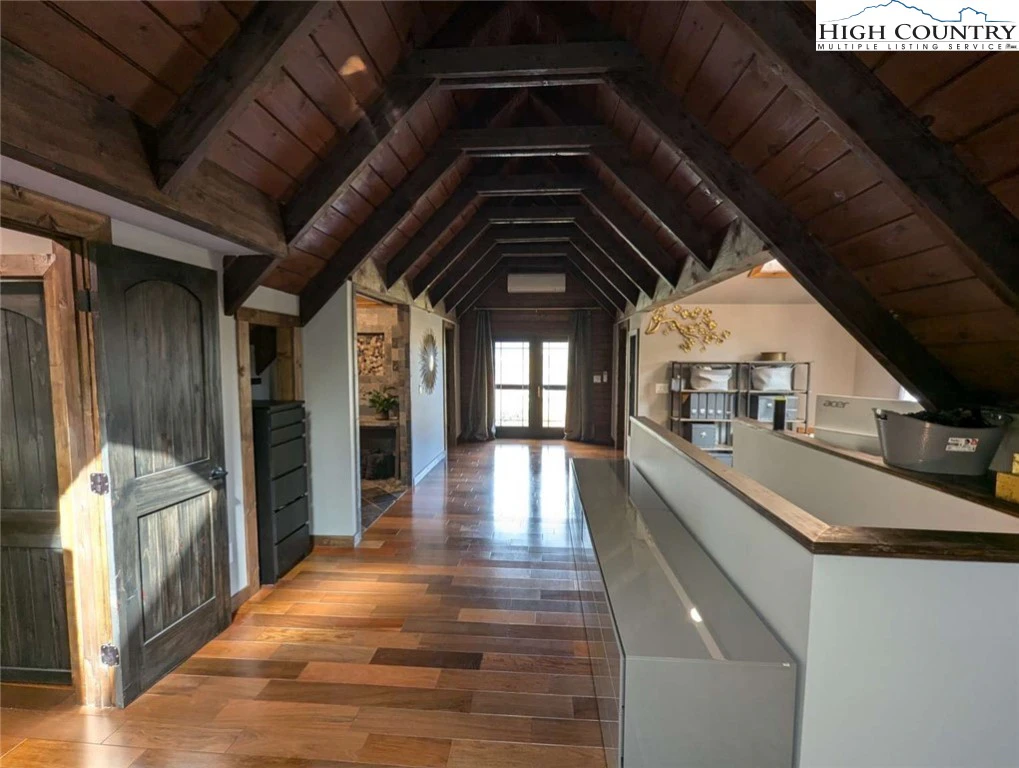 Image number 14 for the current listing