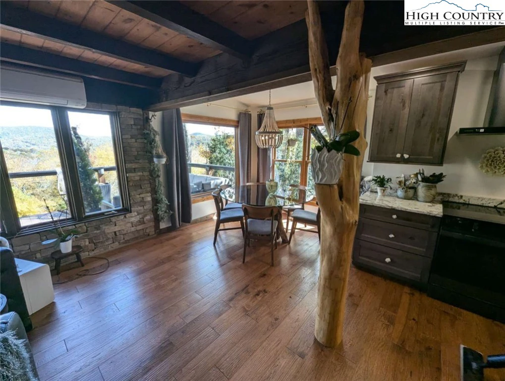 Image number 10 for the current listing