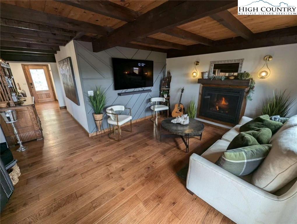 Image number 15 for the current listing