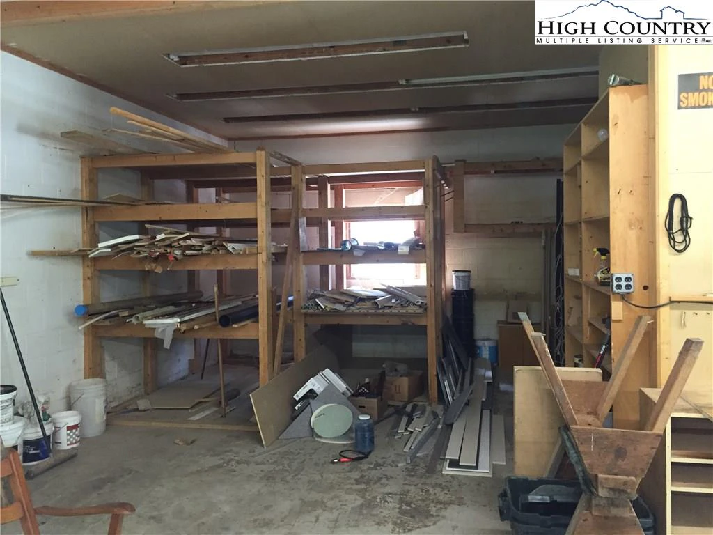 Image number 11 for the current listing