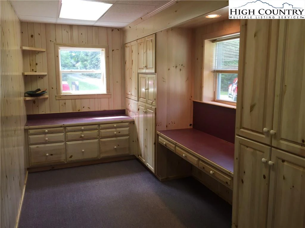 Image number 13 for the current listing