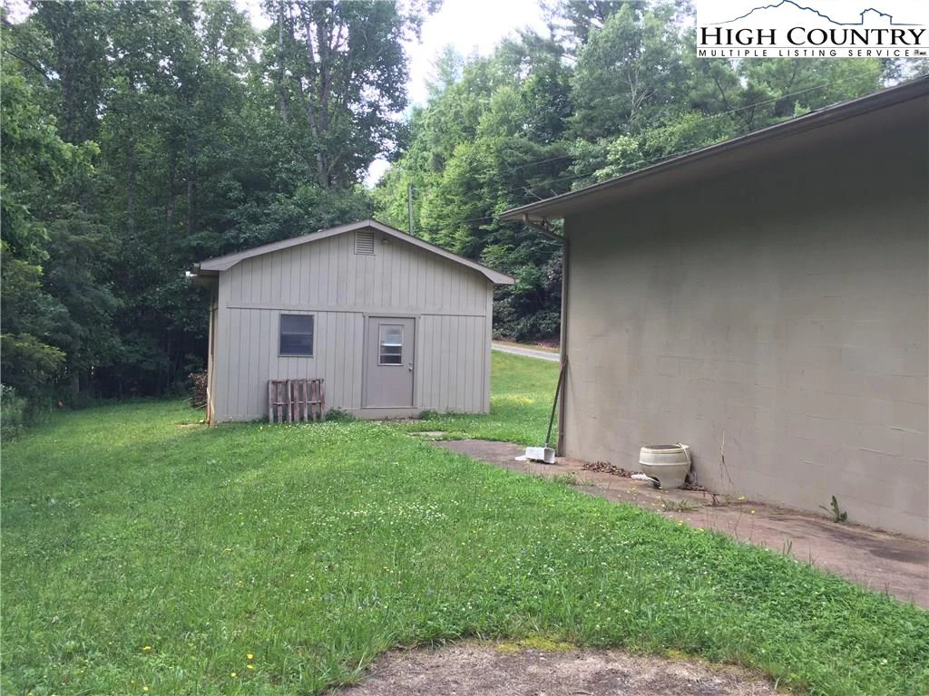 Image number 3 for the current listing